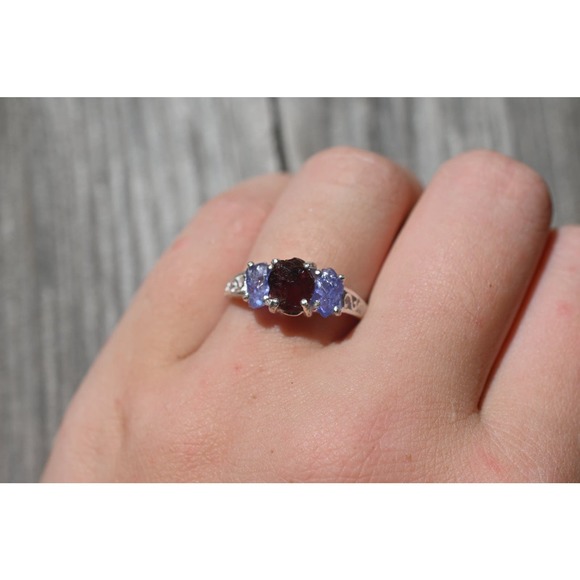 Tanzanite and garnet ring, unique raw stone rings, alternative engagement rings - Picture 3 of 3